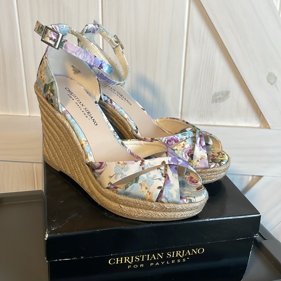 Christian Siriano Shoes - NEW Floral Wedge Sandals ☀️🏖️
